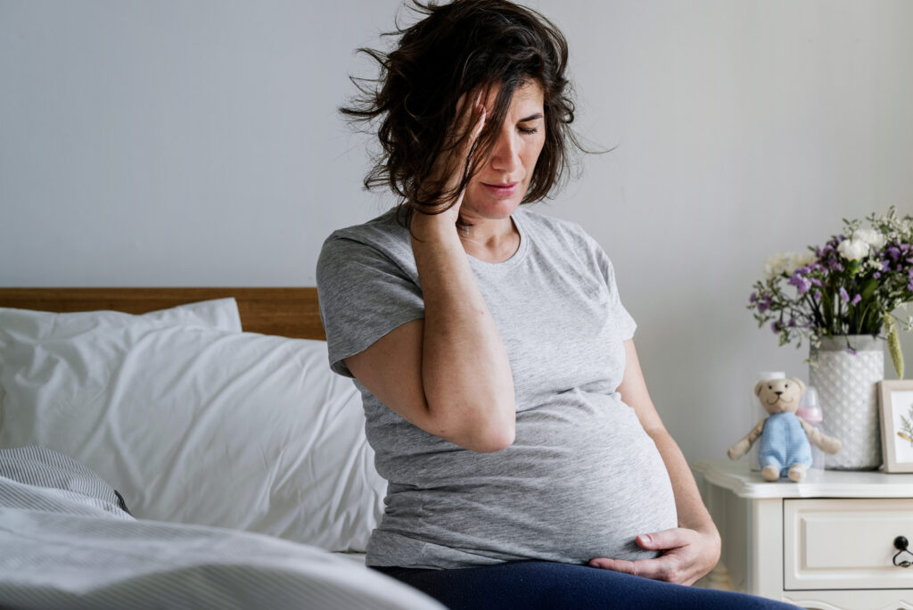 ¿Qué significa el dolor de cabeza durante el embarazo?